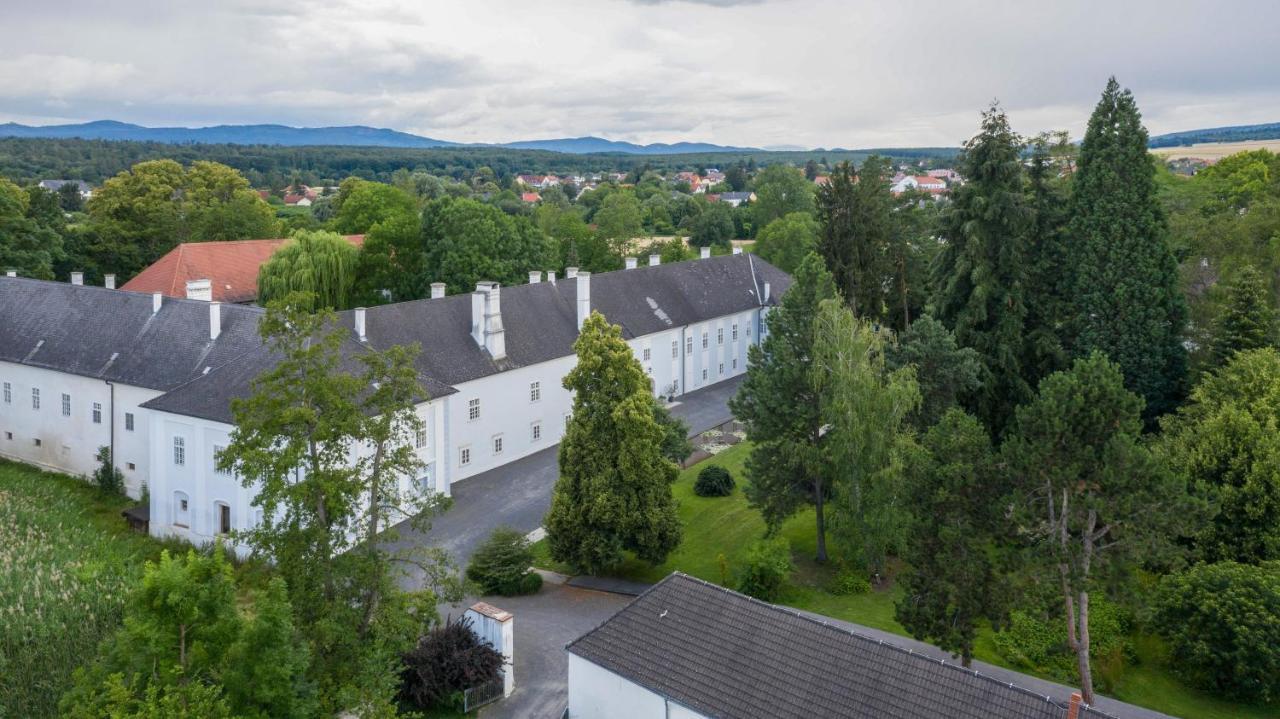 Boutique Hotel Zum Oberjager, Schloss Lackenbach المظهر الخارجي الصورة